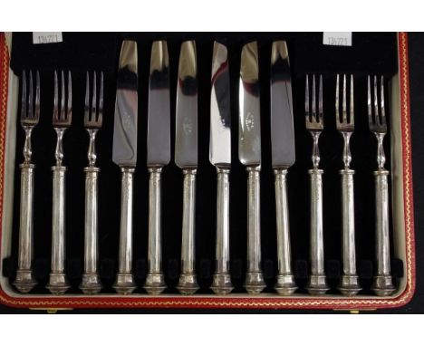 Cased set George V silver fruit knives &amp; forks sterling silver handles, hallmarked for Sheffield 1935, makers William Hut