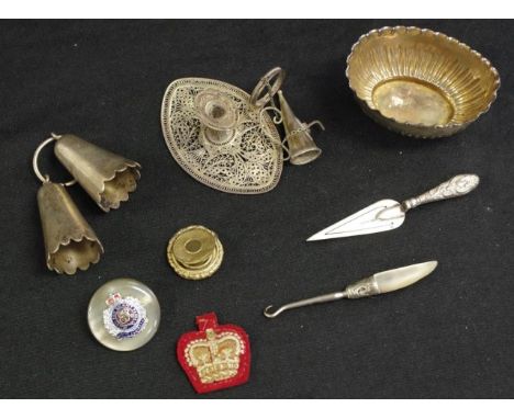 Collection vintage sterling silver small items including Victorian open salt, Birmingham 1875; pair George V candle snuffers,