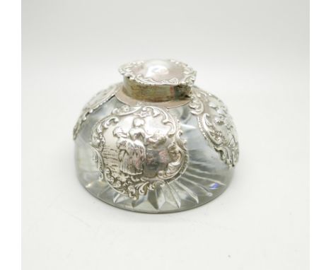 A William Comyns glass inkwell with silver overlay and lid, London 1901, base 9cm 