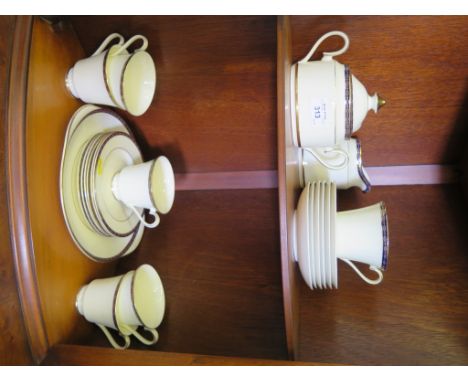A Minton St James Pattern tea service 21 pieces