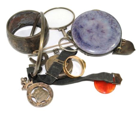 A small collector's lot to include a single lens lorgnette, a Ruskin brooch, a 19th century gold memorial ring (as found), et