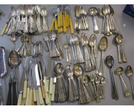 Mixed cutlery and flatware to include silver plate ring and Queen's pattern 