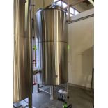 Konig 3510 liter jacketed insulated tank with 1.5 hp agitator, model PT-30H, jacket pressure 35