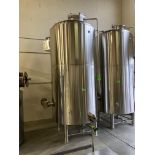 Konig 3510 liter jacketed insulated tank with 1.5 hp agitator, model PT-30H, jacket pressure 35