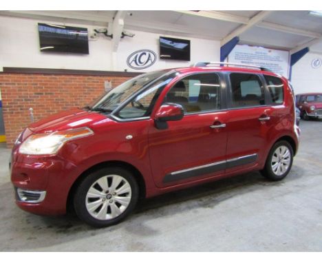 Make &amp; Model: Citroen C3 Picasso ExclusiveDate of Reg: AO61 OHLColour: Redcc: 1560MoT: 21-01-2022Fuel Type: DIESELMileage