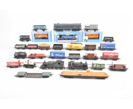 A quantity of mainly Hornby '00' gauge railway items Including R351 Thomas the Tank Engine, two coaches Anna and Clarabel an 