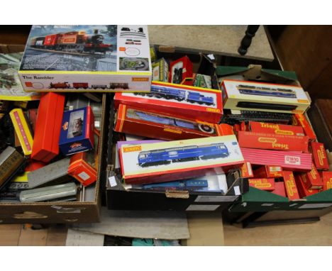 A Collection of Hornby 'OO' gauge to include: a Hornby 'OO' Gauge R2171 BR Blue Merchant Navy Class 4-6-2 'Canadian Pacific',