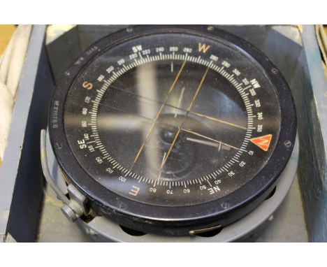 WW2 British RAF Type P10 Compass. Broad Arrow marking to data plate marked 6A/1671. Has original grey painted finish intact.I