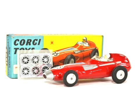 Corgi: A Corgi Toys No.150S Vanwall "Formula I Grand Prix", number '25', with driver figure, silver seat, red body, flat spun