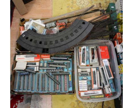 'N' Gauge: A large collection of 'N' Gauge to include; Fleischmann 'N' Gauge Locomotive and Tender No.7171 4-6-2 Deutsche Bun
