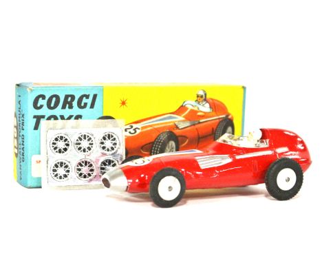 Corgi: A Corgi Toys No.150S Vanwall "Formula 1 Grand Prix", number '25', with driver figure, silver seat, red body, flat spun