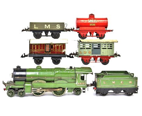 Hornby: A collection of Hornby 'O' Gauge to include; A Hornby 'O' Electric No.3 Locomotive and Tender, "Flying Scotsman", '44