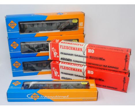 Two boxed RoCo HO No.4251 Coaches, a boxed No.4252 Coach, a boxed No.4255 Coach, a boxed Fleischmann No.4152 Coach and a boxe
