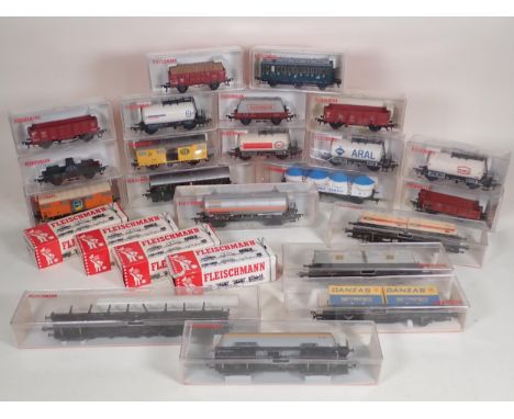 Twenty four boxed Fleischmann HO Wagons 