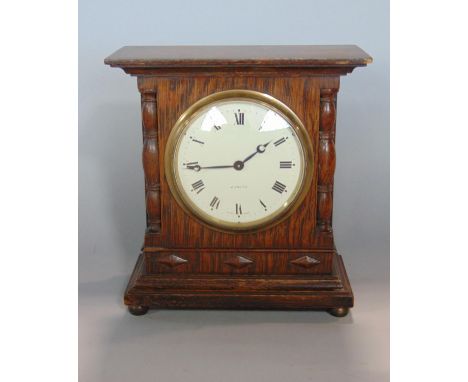 Edwardian Zenith oak cased mantle clock, the enamel dial with Roman numerals, 19cm high, key 