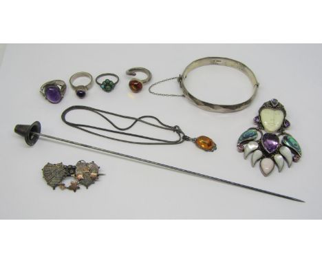 Mixed collection of silver jewellery comprising a Charles Horner hat pin in the form of a Welsh hat, a stylised articulated p