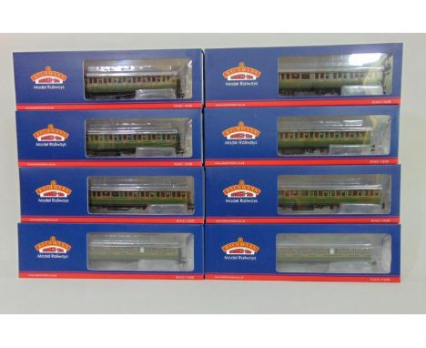 Collection of Bachmann coaches in Southern Rail Olive Green and 4 60' Birdcage type in SE&amp;CR Dark Lake including 39-621 x