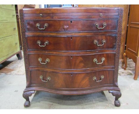 A good quality Georgian style mahogany bachelors chest, the serpentine front with brushing slide over four long oak lined gra