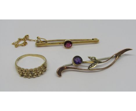 Group of 9ct jewellery comprising a keeper ring, ruby bar brooch and further Edwardian brooch set with amethyst and seed pear