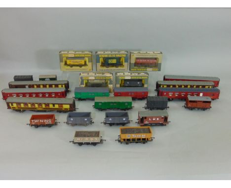 Collection of Wrenn rolling stock, boxed, including W5024 'Colman's' wagon, W4626P Cement wagon, W5036 Hopper wagon, W5058 GW