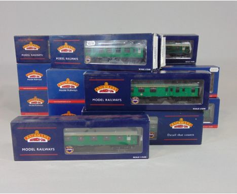 16 Bachmann Branchline boxed coaches, all MK1 green (SR) together with one other similar in slightly mismatched box (17) 