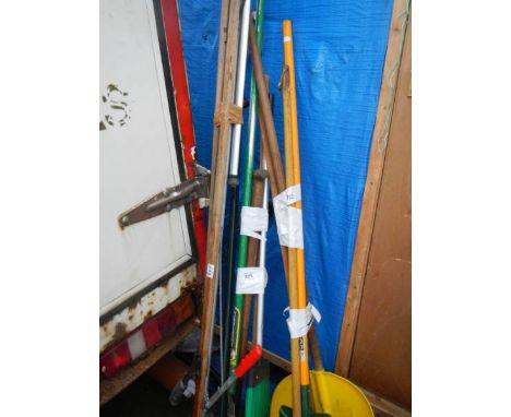 A quantity of garden tools.&nbsp; COLLECT ONLY.