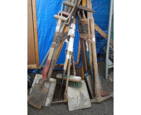 A quantity of garden tools.&nbsp; COLLECT ONLY.