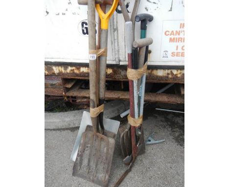 A quantity of garden tools.&nbsp; COLLECT ONLY.