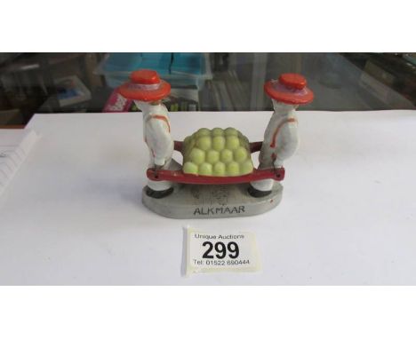 A ceramic figure of fruit vendors.