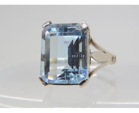 AN AQUAMARINE RING the mount hand made in white metal with fleur de lis shoulders, finger size M, approx dimensions of the aq