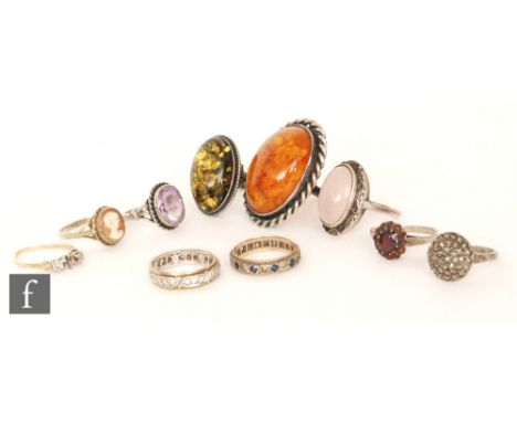 Ten assorted silver and gold stone set rings to include amber and amethyst set examples. (10) 