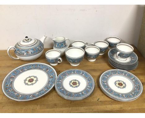 A Wedgwood Florentine pattern tea service, including six teacups (each: 6cm), six saucers, six side plates, teapot, milk jug,