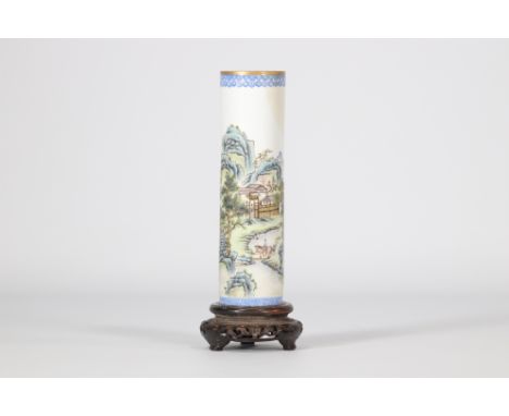 Small scroll vase decorated with mountain landscapes from the Chinese Republic period (1912 - 1949) - Weight: 190 g - Shippin