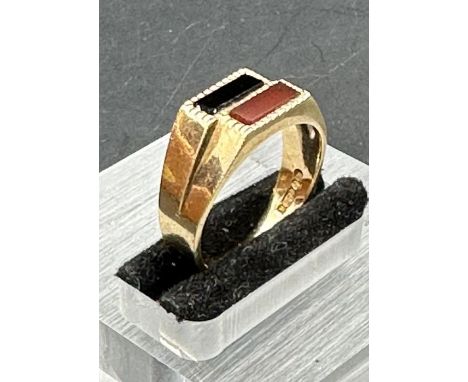 A 9ct gold two stone signet style ring (Approximate weight 3.9g) Size P