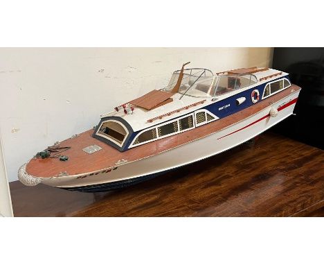 A model cruiser Huntsman boat (90cm x 30cm)