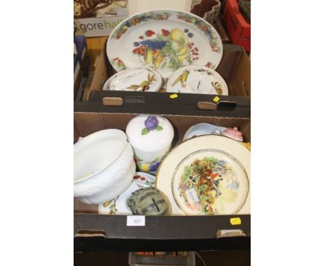 TWO TRAYS OF CHINA TO INCLUDE ROYAL WORCESTER EVESHAM, ETC
