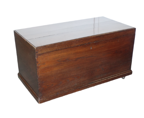 Tin lined wooden trunk - A late 19th/early 20th century trunk on castors, height 61cm, width 112cm, depth 56cm.