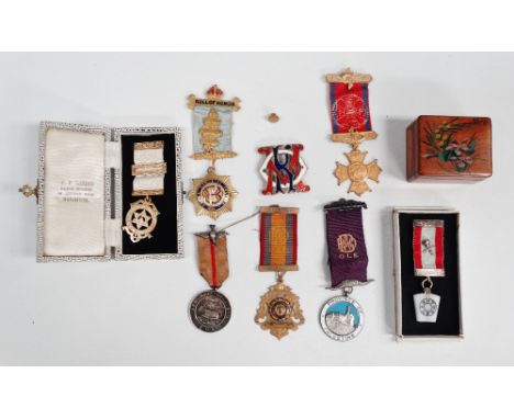 Masonic, medals and badges etc. - A Masonic silver gilt medal, Birmingham 1938, original box, together with six other medals 