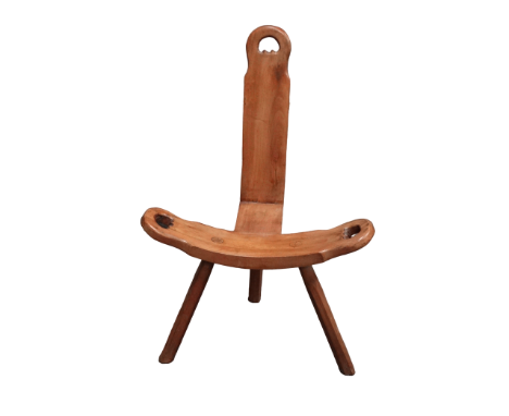 Walnut birthing chair - A tripod chair with curved seat, height 87cm. 