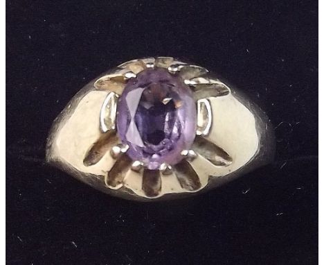 A 9 carat gold ring set amethyst size P 1/2