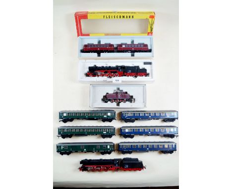 A Fleischmann 01220 locomotive and tender, a 50058 locomotive and tender, a boxed 4400 loco, a V601199 loco shunter, part box
