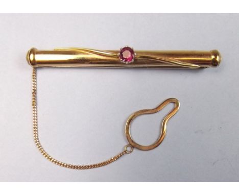 A 9 carat gold tie clip set ruby with safety chain - 10g