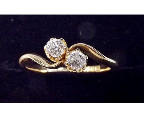 An 18 carat gold two stone diamond crossover ring - size 0 1/2