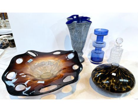 A tall blue patterned glass "Pocket Handkerchief" vase; a large circular Murano style amber glass dish and glassware.