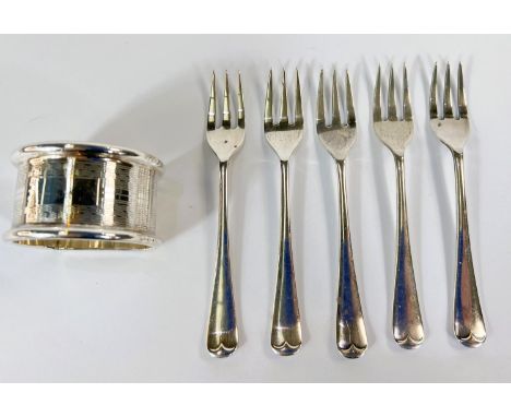 A set of 5 small hallmarked silver pastry forks, Sheffield 1963 and a hallmarked silver napkin ring