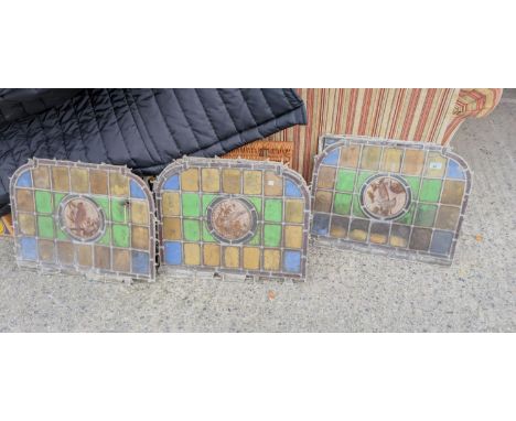 Five leaded stained arch top glass panels with birds to the centre 44 x 56cm