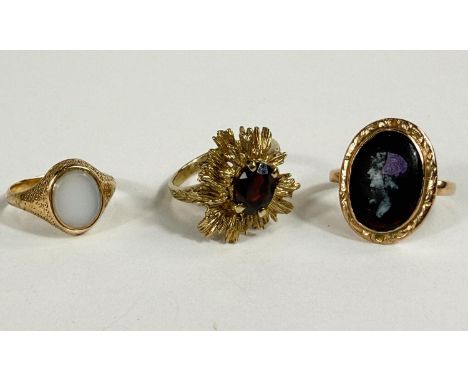A 9 carat hallmarked gold 1970's vintage dress ring, the layered leaf shapes with central garnet colour stone, size 'O'; 2 ot