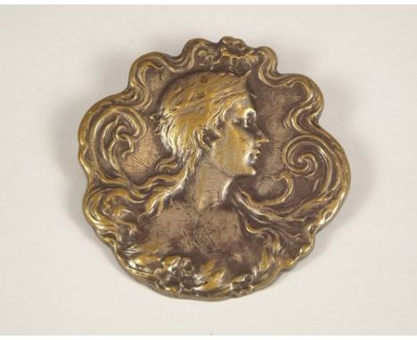 ART NOUVEAU BROOCH.
A cast Art Nouveau brooch. Applied C & R trademark within an oval. Diameter 5.5cm.