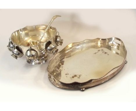 EPNS PUNCH BOWL ETC.
An EPNS on copper punch bowl, with eight cups & matching ladle & a large galleried tray.