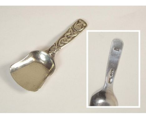 IONA SILVER.
An Iona, Highland Home Industries silver caddy spoon. Edinburgh 1943. Length 8.5cm.